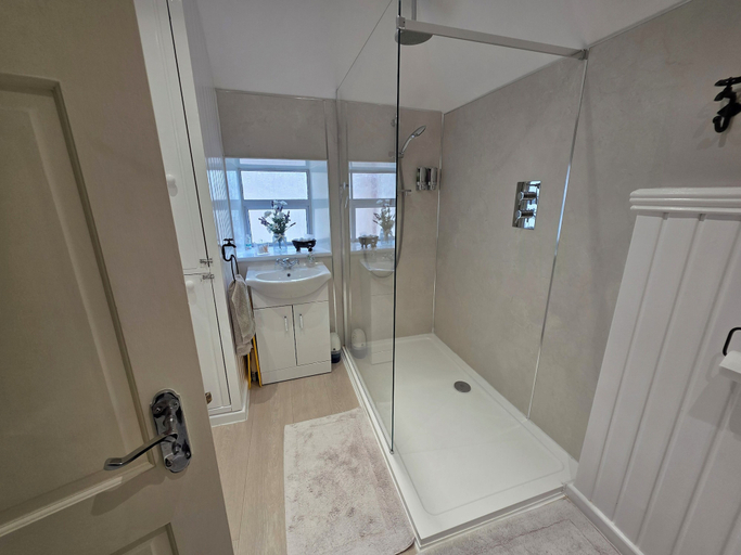 Bathroom 5, St Leonards Guest House, North Ayrshire