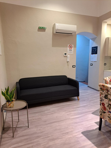 Others 3, B&B LEONUM, Florence