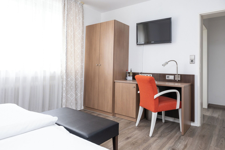Bedroom 5, Hotel Vetter, Esslingen