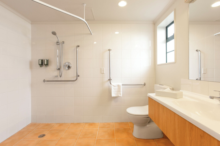 Bathroom 4, Greenlane Manor Motel, Waitakere