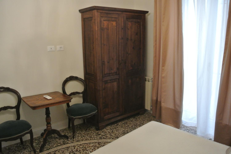 Others 4, Palazzo Zecchino B&B, Genova