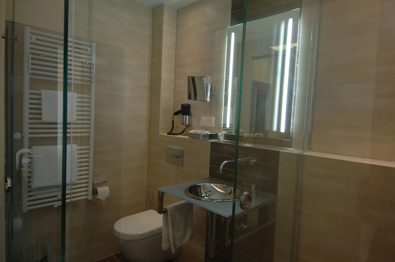 Bathroom 5, Mintrops Land Hotel Burgaltendorf, Essen