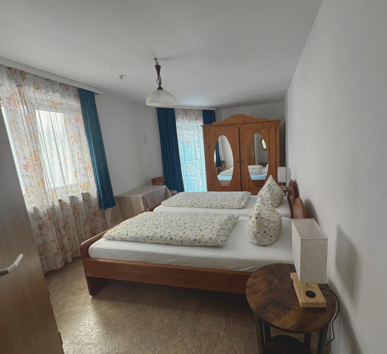 Bedroom 4, Hotel Heinzelmannchen, Köln