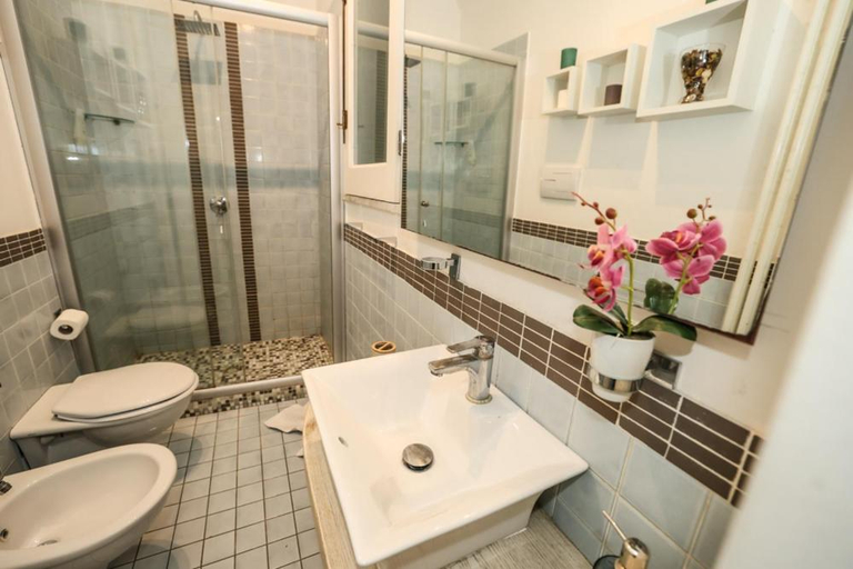 Bathroom 4, B&B Ai Tintori, Palermo