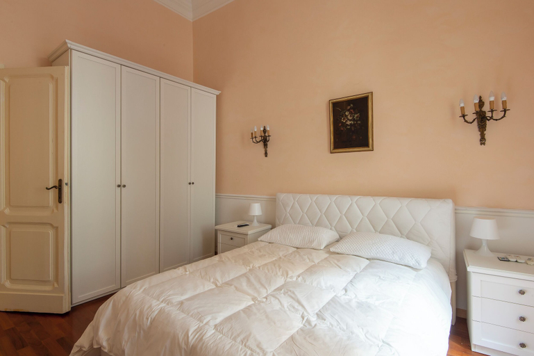 Room 5, Vatican Luxury Three Bedroom Apartment, Rome