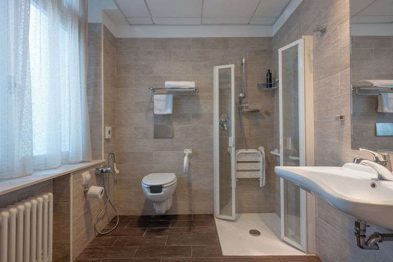 Bathroom 4, Hotel Toscanini, Parma