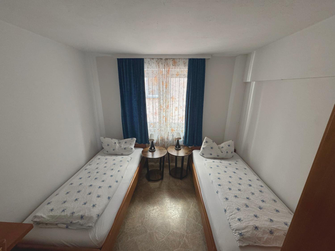 Bedroom 2, Hotel Heinzelmannchen, Köln