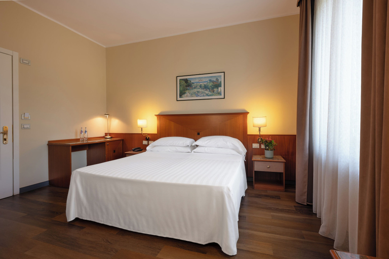 Bedroom 3, Hotel Toscanini, Parma