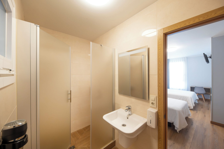 Bathroom 3, Hotel Pantón, Pontevedra