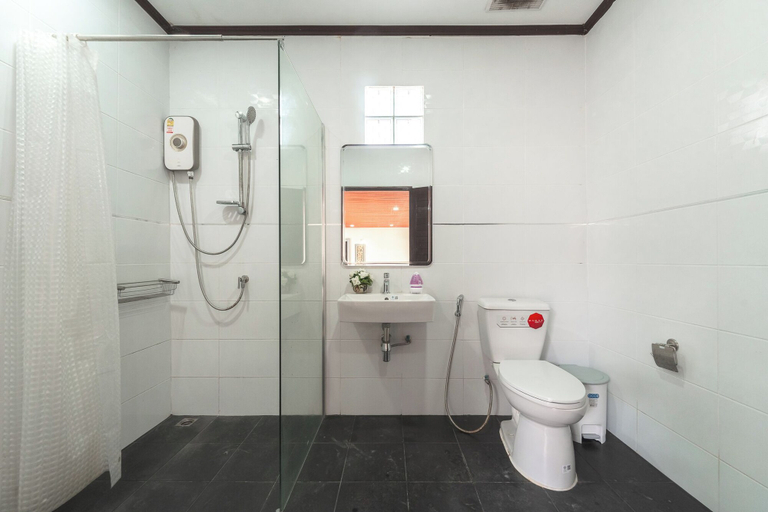 Bathroom, Spacious 4BR Pool Villa in Chalong V155, Pulau Phuket