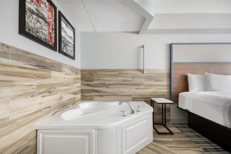 Bedroom 3, AmericInn by Wyndham Wausau, Marathon