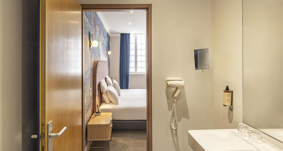 Bathroom 5, Best Western Plus Poitiers Centre Le Grand Hotel, Vienne