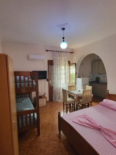 Others 5, Villa Zija Hasani, Vlorës
