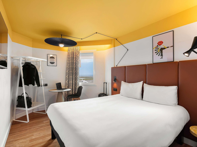 Bedroom 3, ibis Nice Aéroport Promenade des Anglais, Alpes-Maritimes