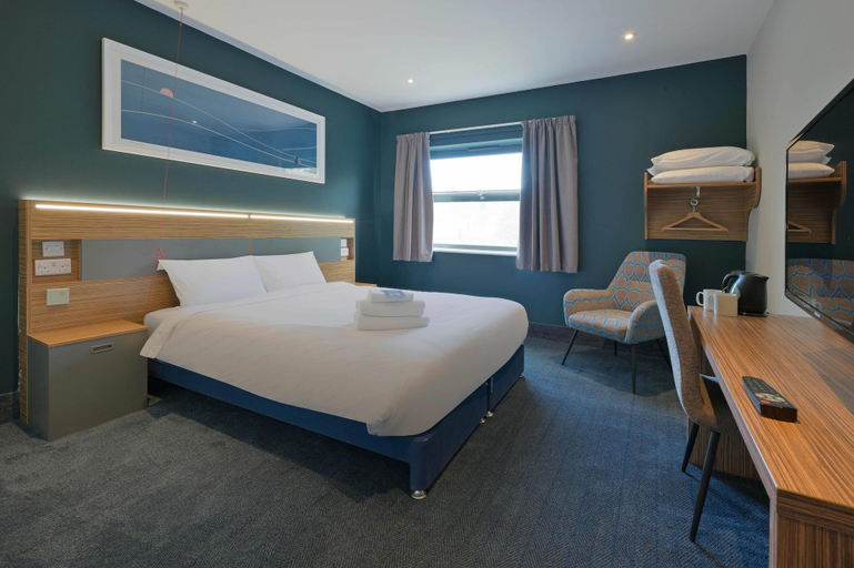 Bedroom 3, Travelodge Sheffield Meadowhall, Sheffield
