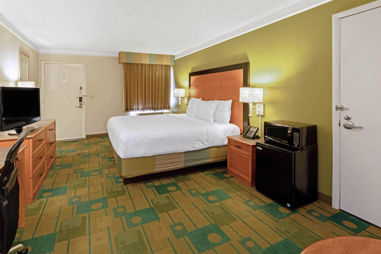 Bedroom 3, Travelodge by Wyndham Phoenix North, Maricopa