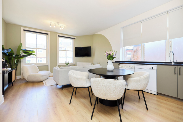 Dining, Classic Edwardian Flat near Emirates, London