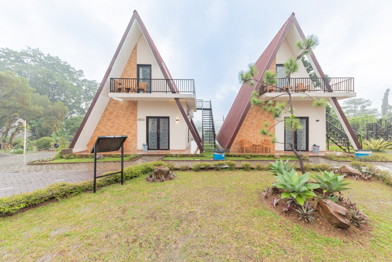 Exterior & Views 2, RedDoorz Premium @ Griya Inkoppabri Cisarua Puncak, Bogor