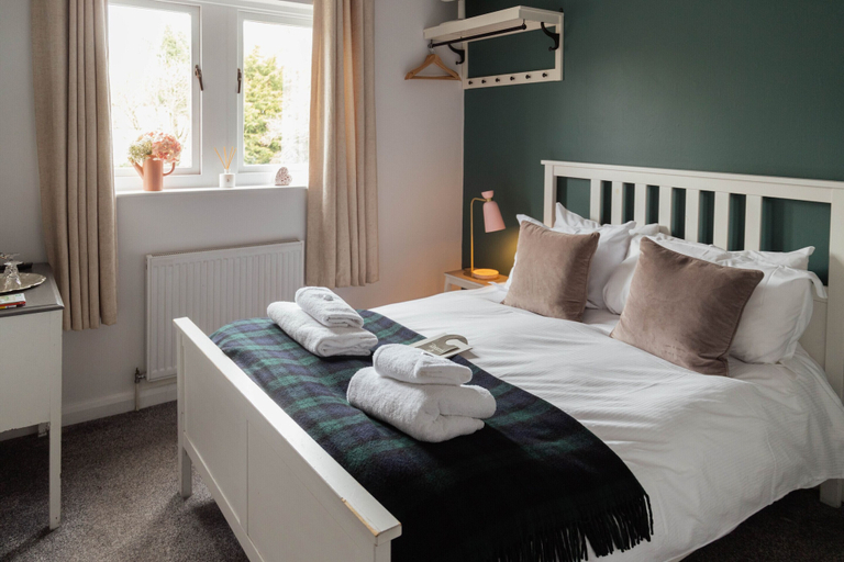 Bedroom 2, The Devonshire Arms Baslow, Derbyshire