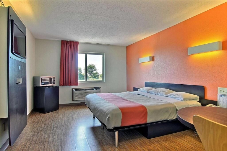 Bedroom 2, Ameri Vu Inn, Iroquois