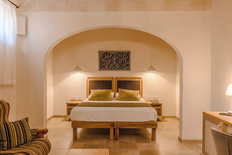 Bedroom 2, Mulberries