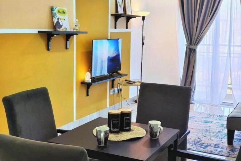 Dining 3, 1601 Sks MidValley Terminal bus Wifi Netflix STAY, Johor Bahru