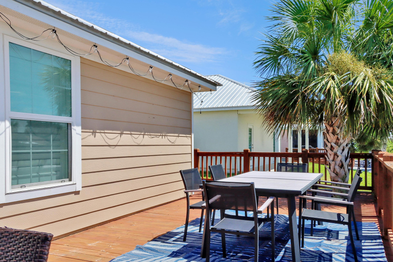 Outdoor dining 4, Dub's Beach Retreat, Bay