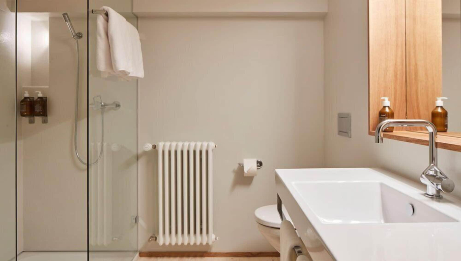 Bathroom 3, Hirschen Stammheim, Andelfingen