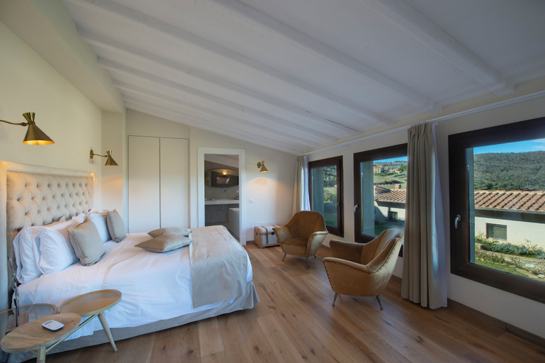 Room 4, Villa Chianti With Infinity Pool And Vineyard View, Florence