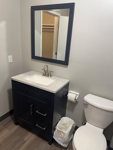 Room 2, SILVER BELL MOTEL, Washington