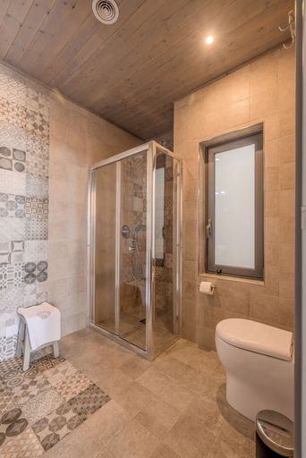 Bathroom 3, Mulberries