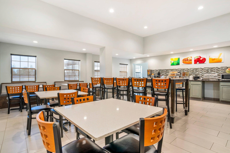 Food & Drinks 5, Quality Inn Panama City North, Bay