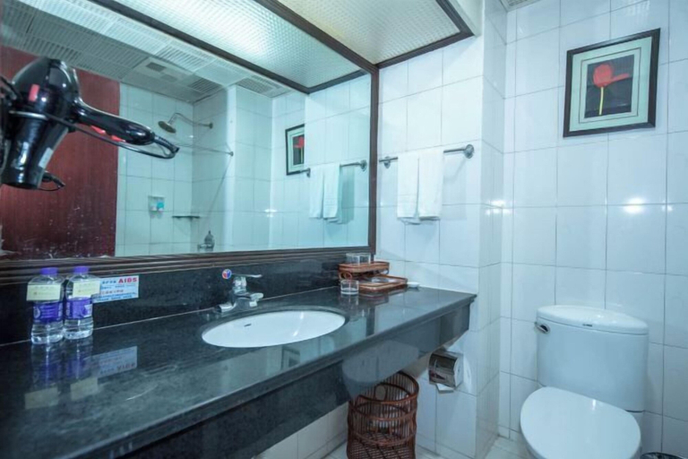 Bathroom 4, Zhezhi Jianguo Hotel (Lu Xun's hometown), Shaoxing