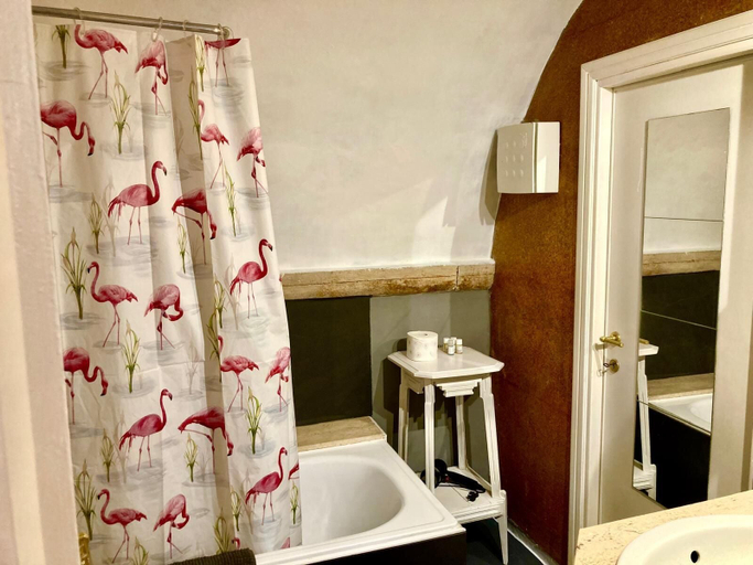 Bathroom, Palazzo Massimo Enchanting Apartment, Roma