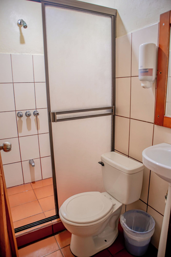 Bathroom 4, Hotel del Bosque, Grecia