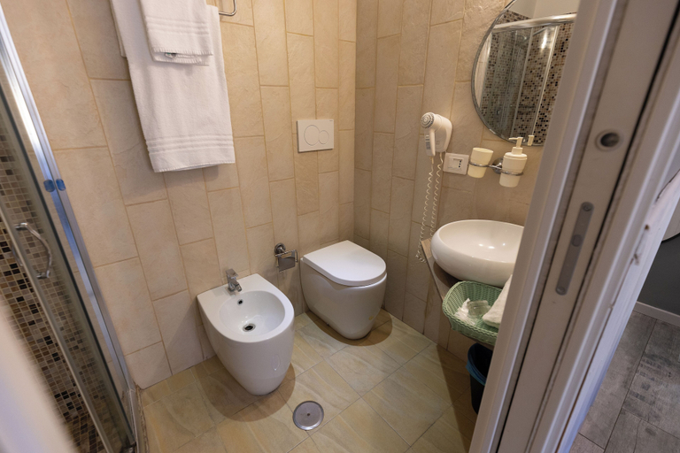 Bathroom 5, Bed and Best, Rome