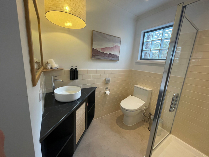 Bathroom 4, Driftwood Cottages, Huon Valley