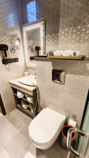Bathroom 4, The Meriton, Delhi
