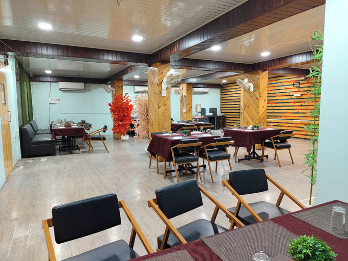 Restaurant 4, Emerald Tree Moshi, Pune