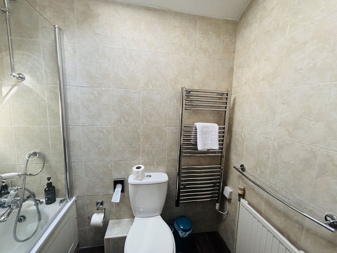 Bathroom 4, Royal Goat Hotel, Gwynedd