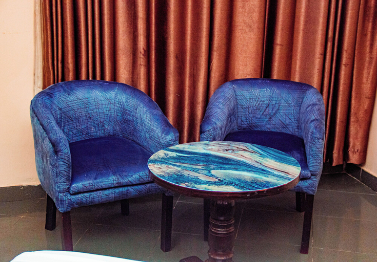 Room 2, DEES HOTELS APARTMENT & SUITES, Mushin