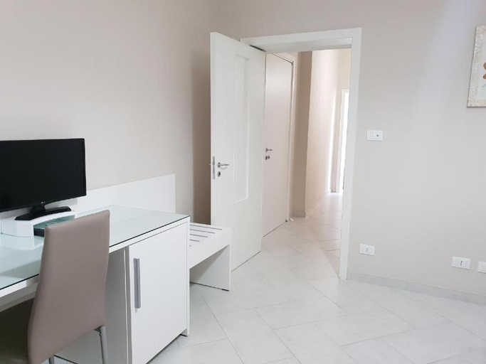 Others 4, B&B Atena, Lecce