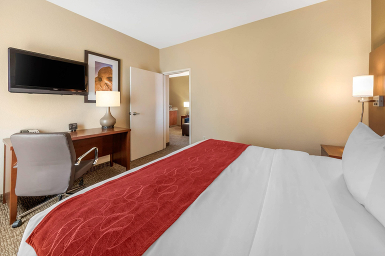 Bedroom 3, Comfort Suites Barstow near I-15, San Bernardino
