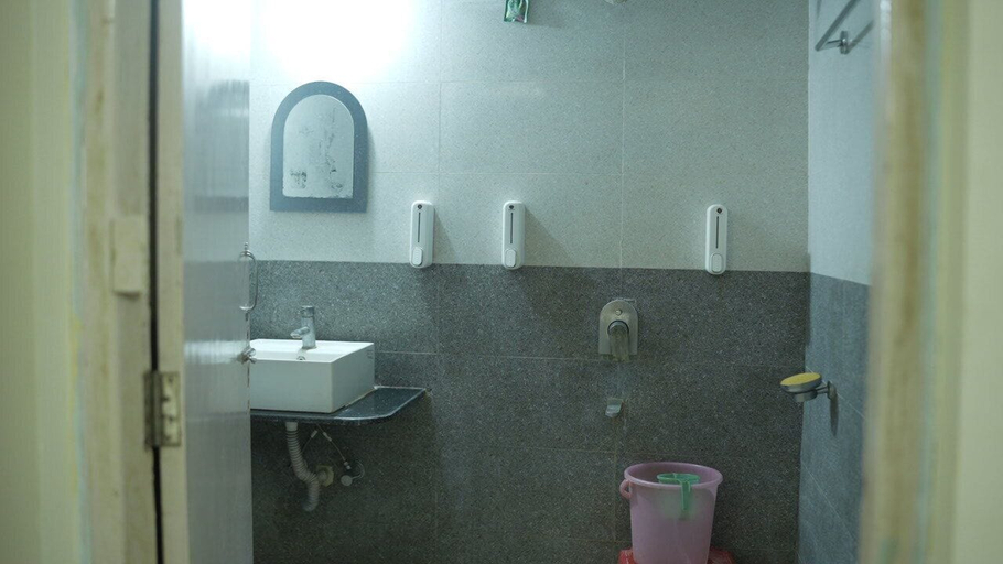 Bathroom 3, Hotel Dolphin, Purba Medinipur