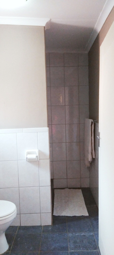 Bathroom 4, Valley View Guest House, Bojanala