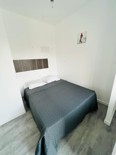 Others 2, Hotel Le Breton, Loire-Atlantique