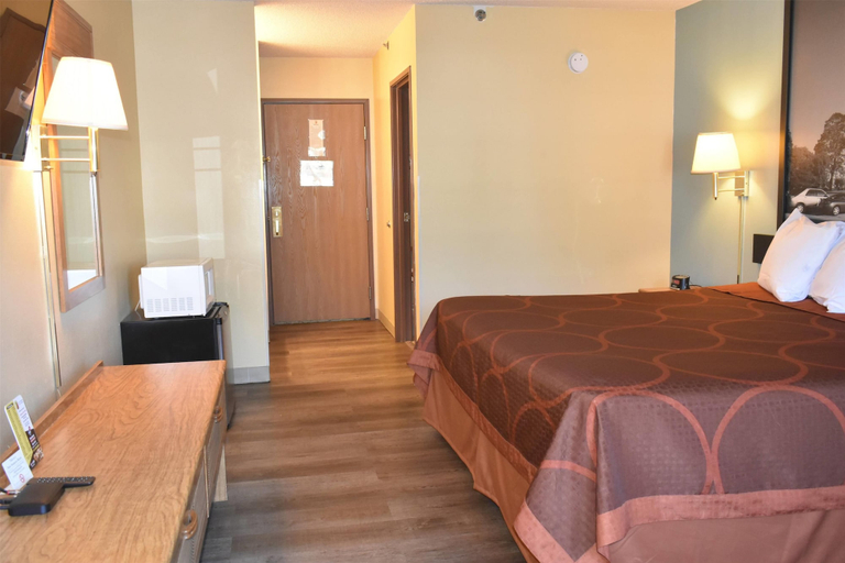 Bedroom 3, Super 8 by Wyndham Carthage, Jasper