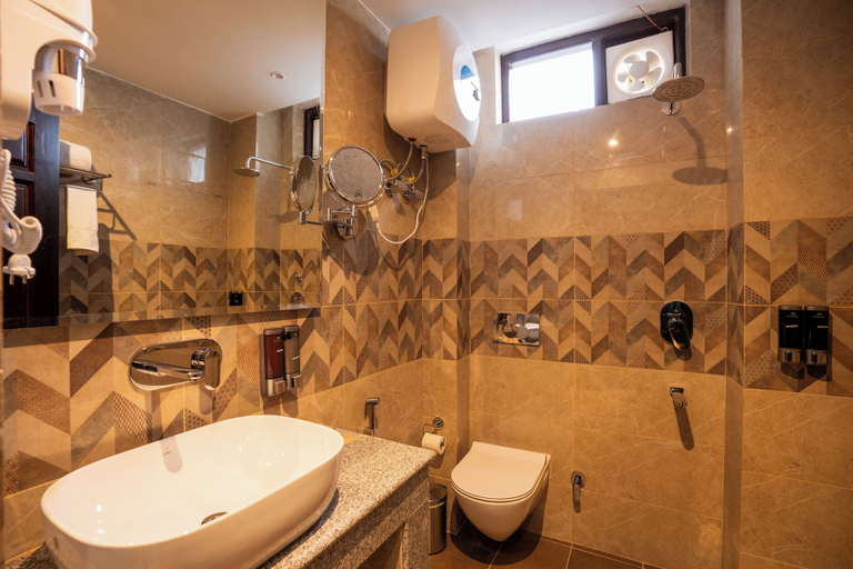 Bathroom 2, Alt Life Luxe Himalayan Crown Mcelodganj, Kangra