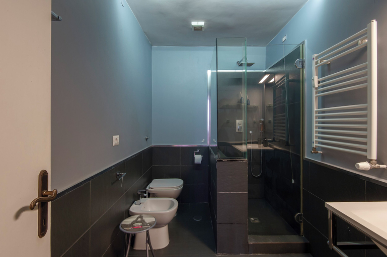 Bathroom 4, Vatican Luxury Three Bedroom Apartment, Rome