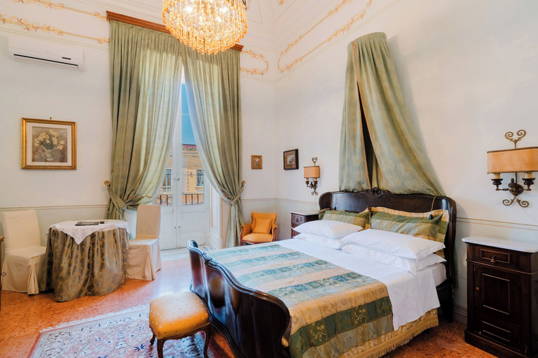 Bedroom 5, Palazzo De Castro, Lecce